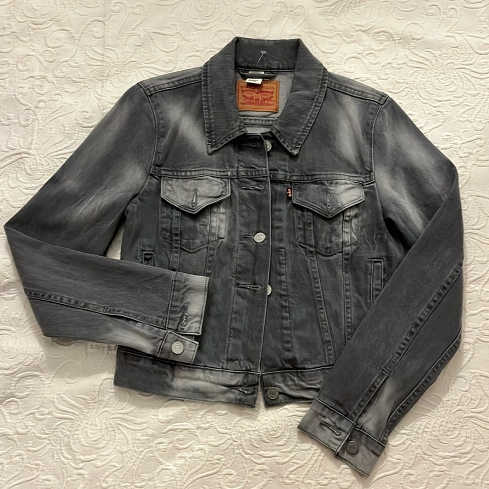 Levi’s Distressed Washed Grey Denim Jean Trucker Jacket size Small